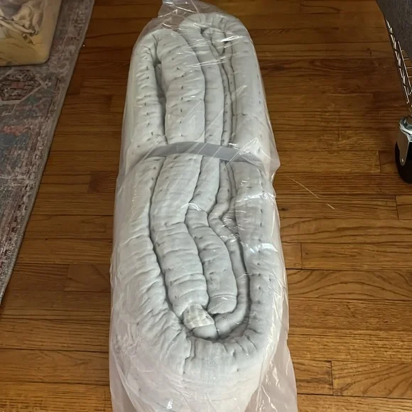 Anthropologie Reversible Airy Gauze Quilt Queen NWT